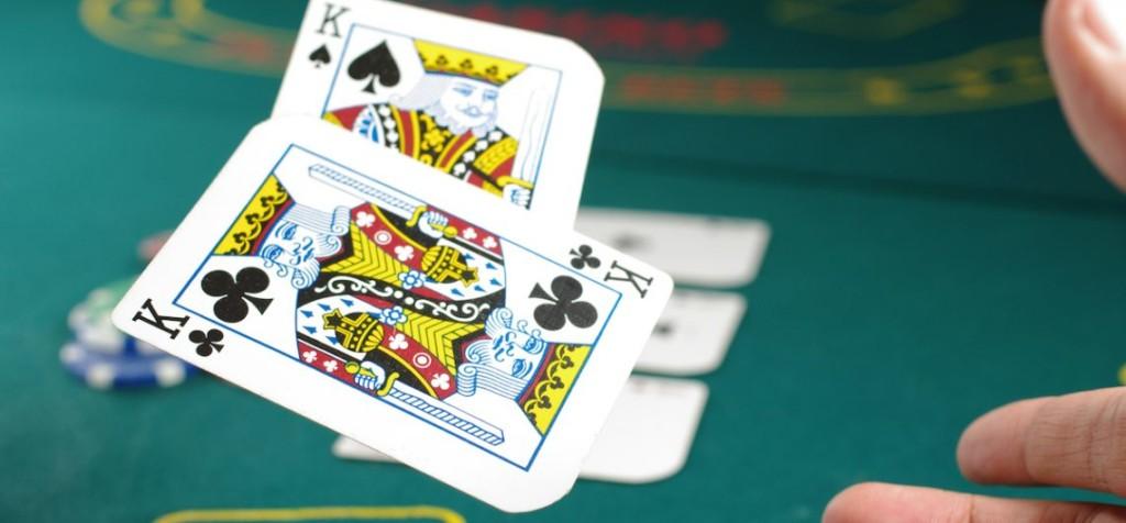 Deconstructing Meta Features In Social Casino Games (With Examples)